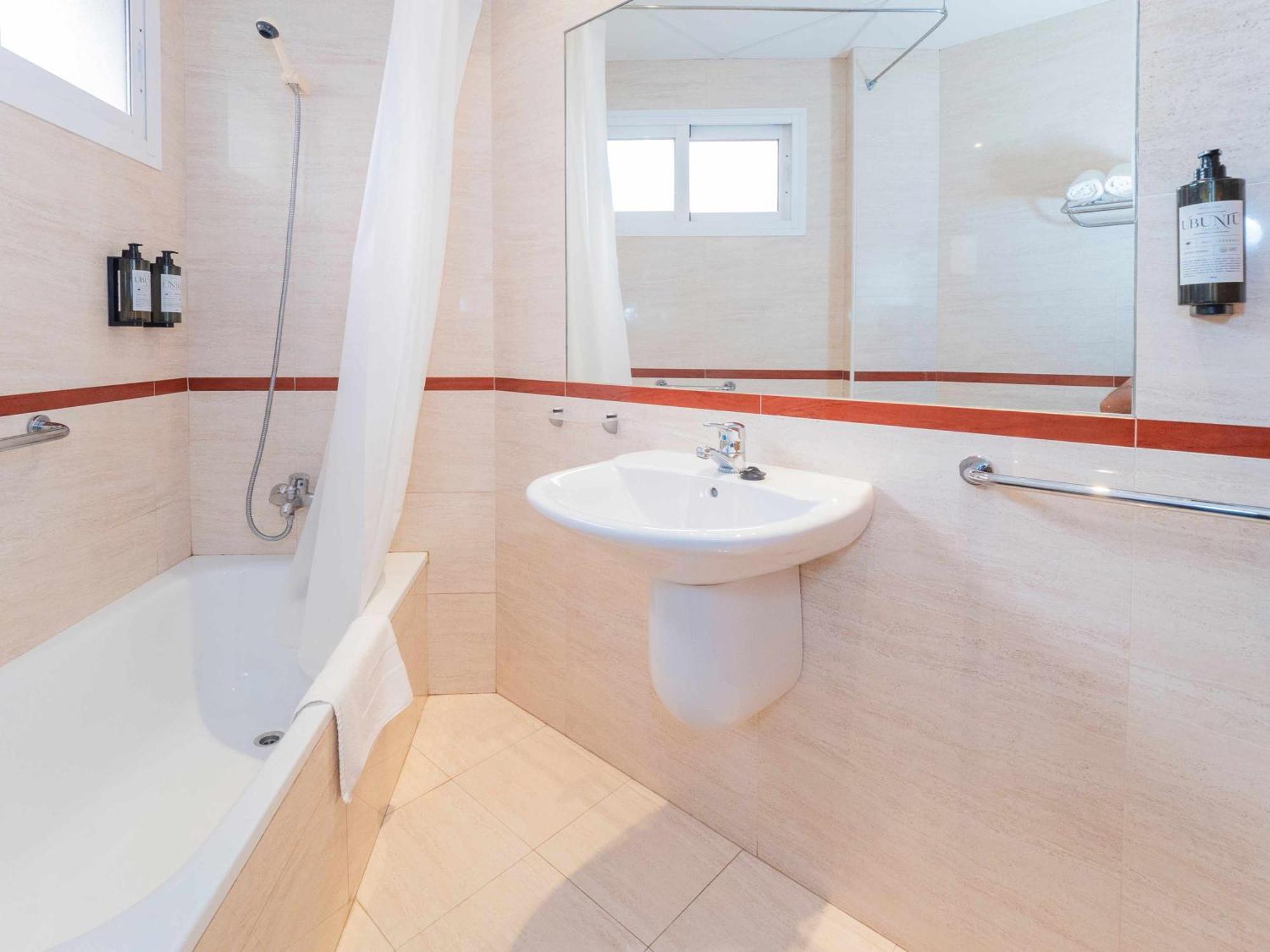 Appartement Nuevo Con Piscina Y Parking En La Playa à Torre de Benagalbon Extérieur photo